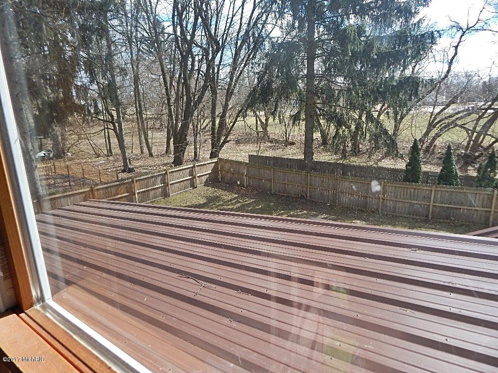 104 E State St, Grant, MI 49327 photo 35