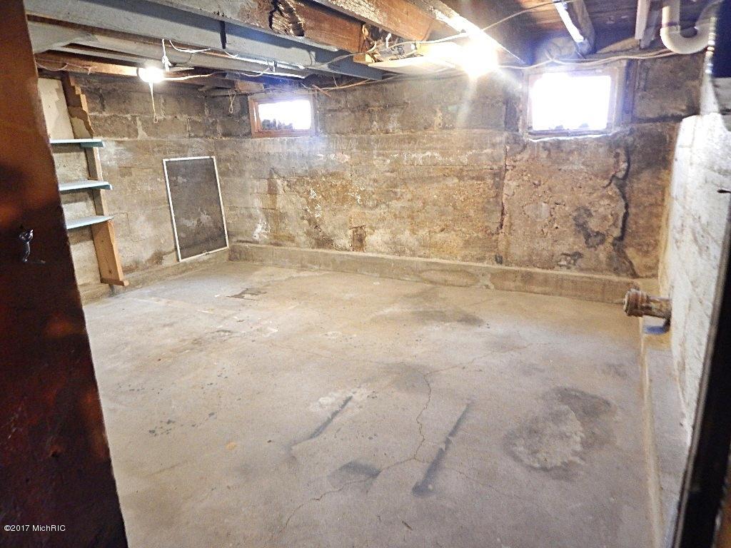 104 E State St, Grant, MI 49327 photo 41