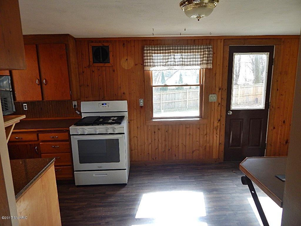 104 E State St, Grant, MI 49327 photo 21