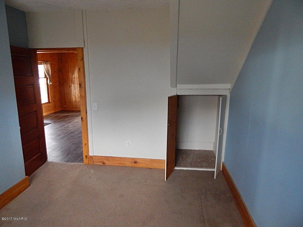 104 E State St, Grant, MI 49327 photo 27