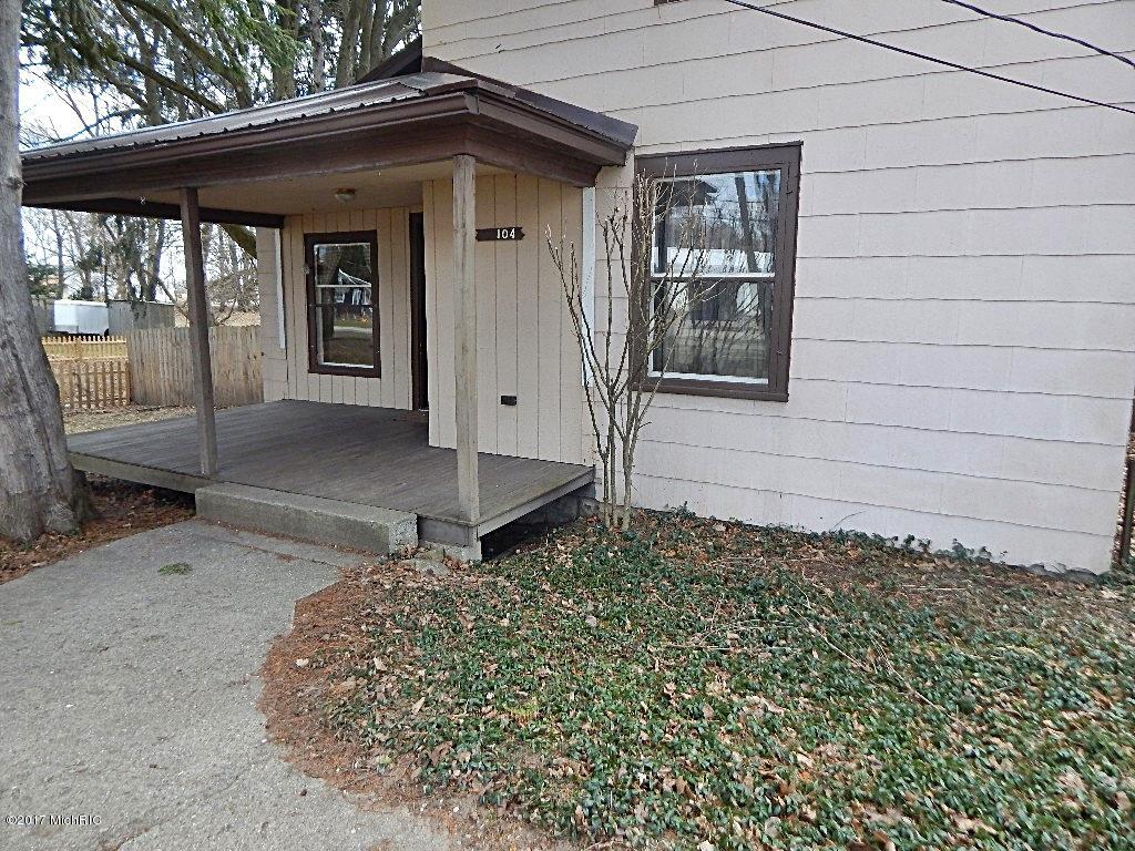 104 E State St, Grant, MI 49327 photo 5