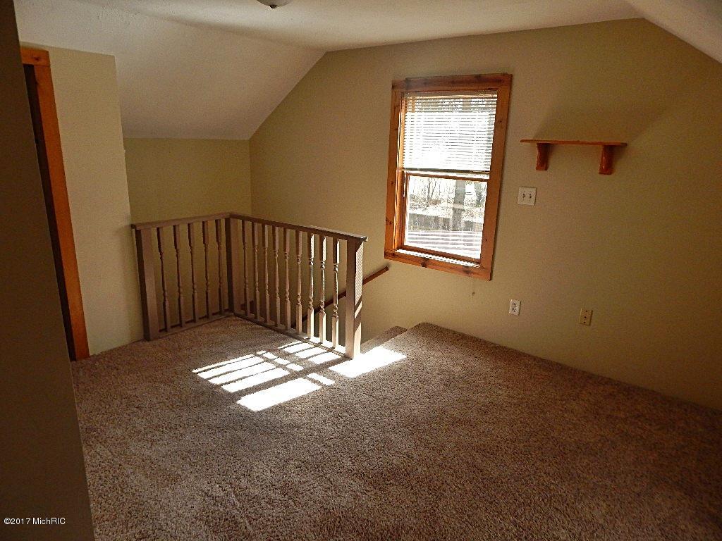 104 E State St, Grant, MI 49327 photo 29