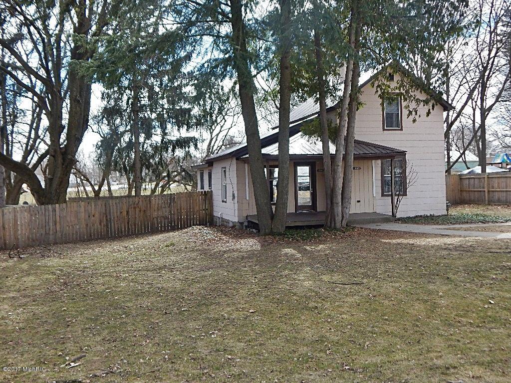 104 E State St, Grant, MI 49327 photo 2