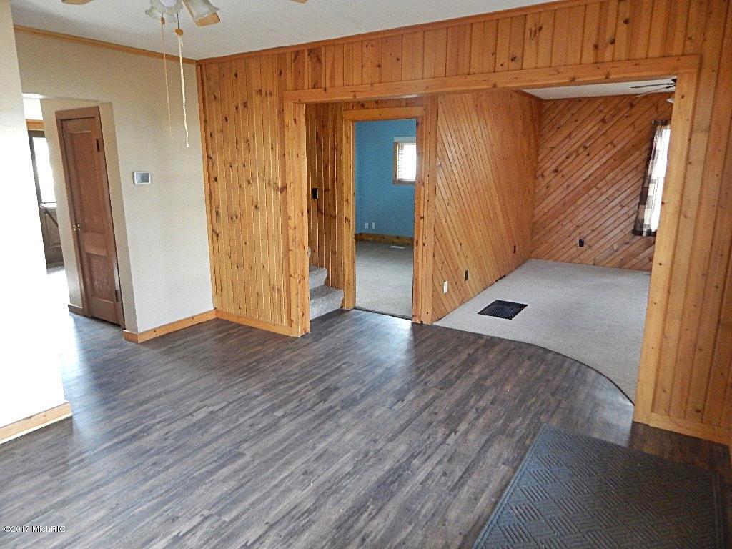 104 E State St, Grant, MI 49327 photo 14