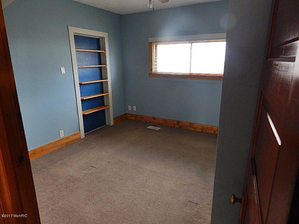 104 E State St, Grant, MI 49327 photo 26