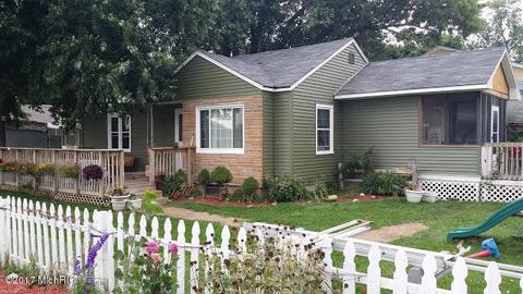 206 N First St, Edmore, MI 48829 photo 1