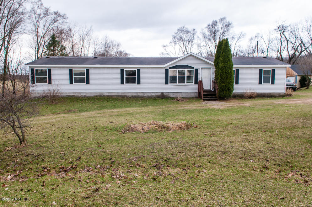 944 9th St, Plainwell, MI 49080 photo 1