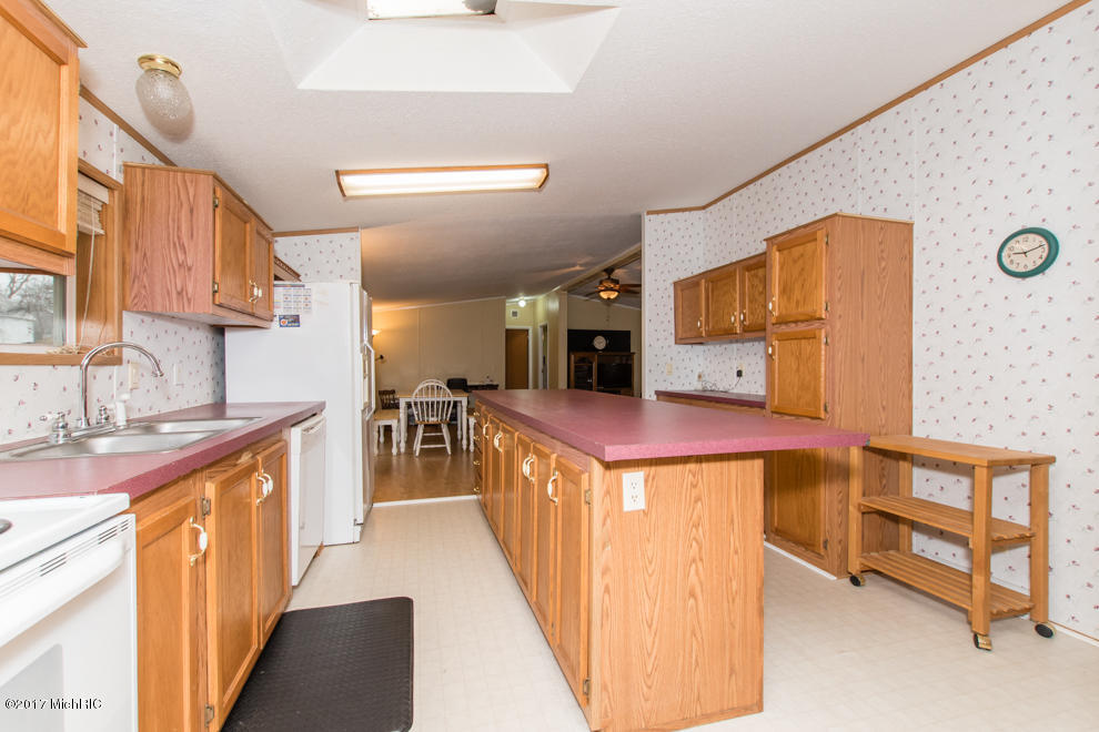 944 9th St, Plainwell, MI 49080 photo 10