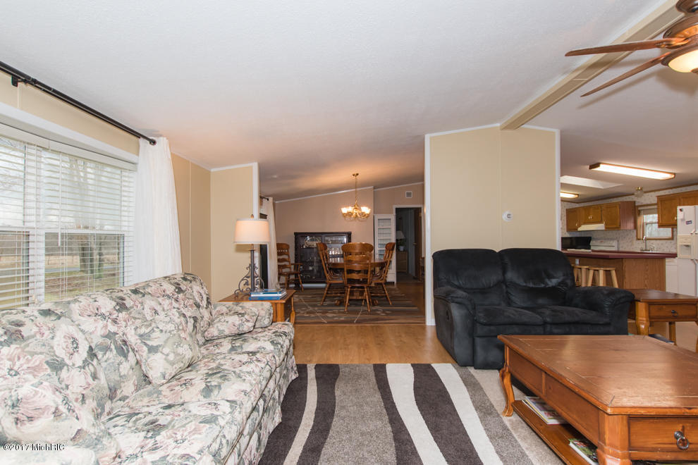 944 9th St, Plainwell, MI 49080 photo 5