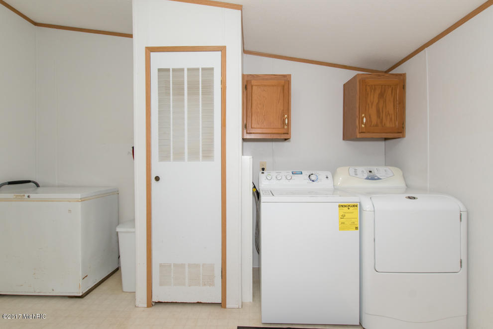 944 9th St, Plainwell, MI 49080 photo 12