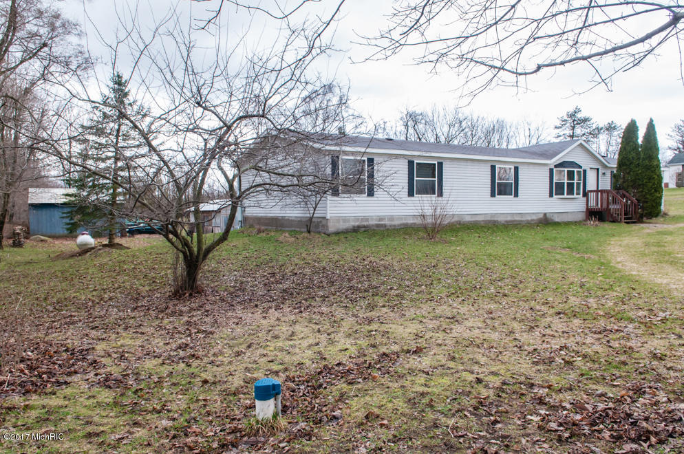 944 9th St, Plainwell, MI 49080 photo 2