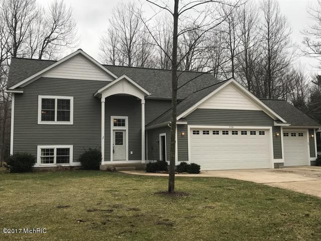 5720 Simonelli Rd, Whitehall, MI 49461 photo 1