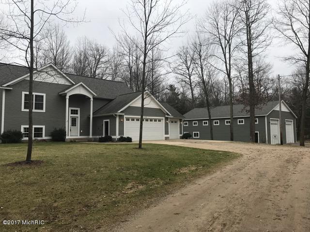5720 Simonelli Rd, Whitehall, MI 49461 photo 2