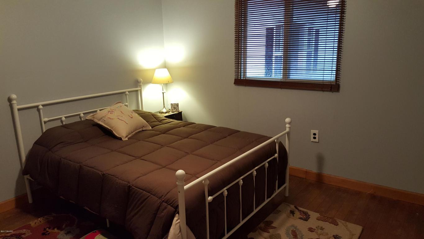 3214 S Walnut Ave, White Cloud, MI 49349 photo 9