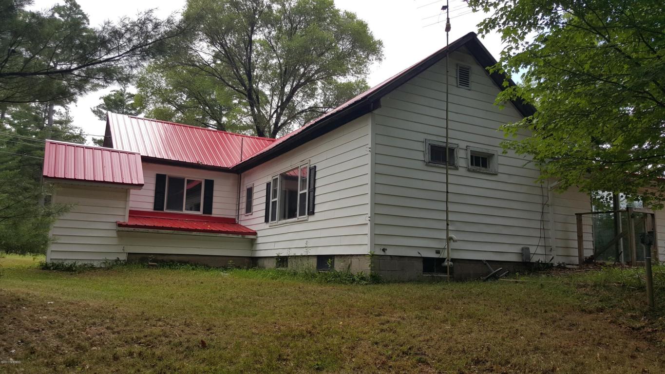 3214 S Walnut Ave, White Cloud, MI 49349 photo 3