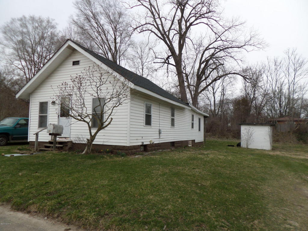 112 W Smith St, Buchanan, MI 49107 photo 9