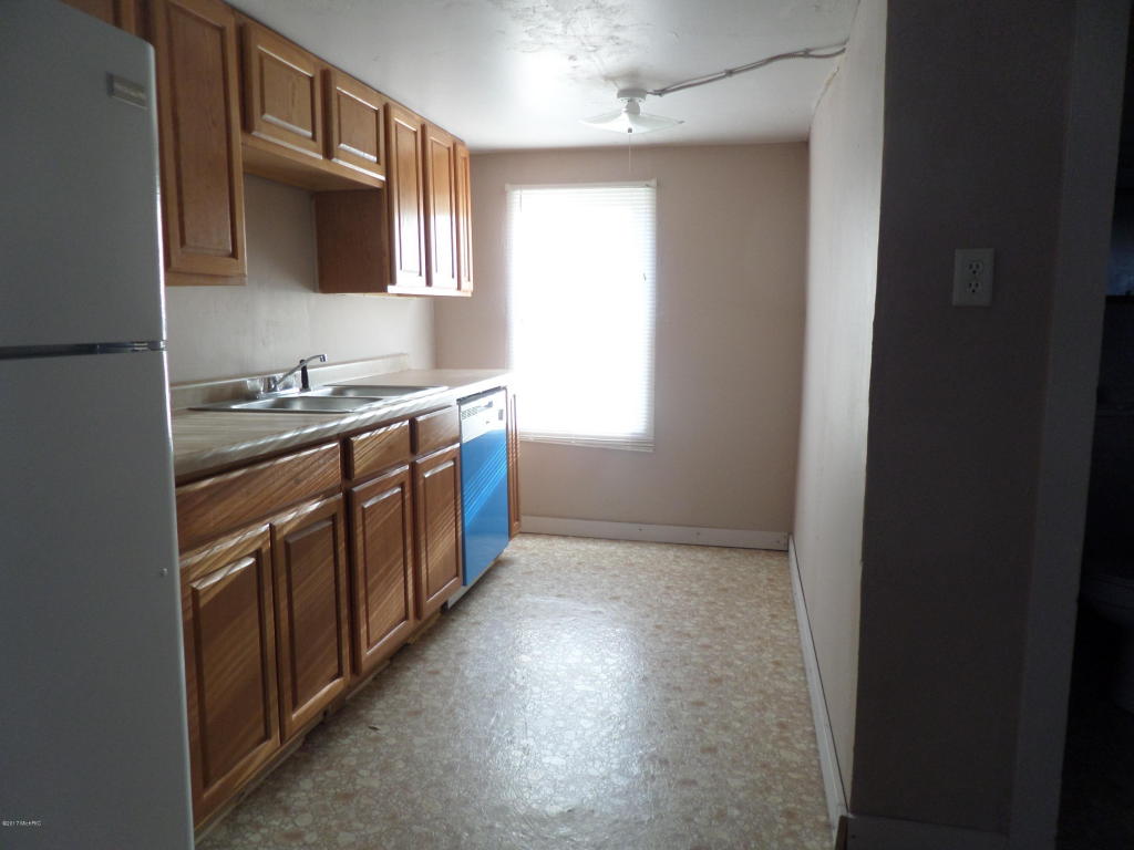 112 W Smith St, Buchanan, MI 49107 photo 13