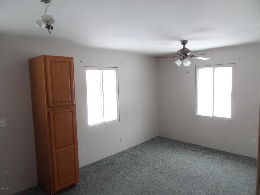 112 W Smith St, Buchanan, MI 49107 photo 16