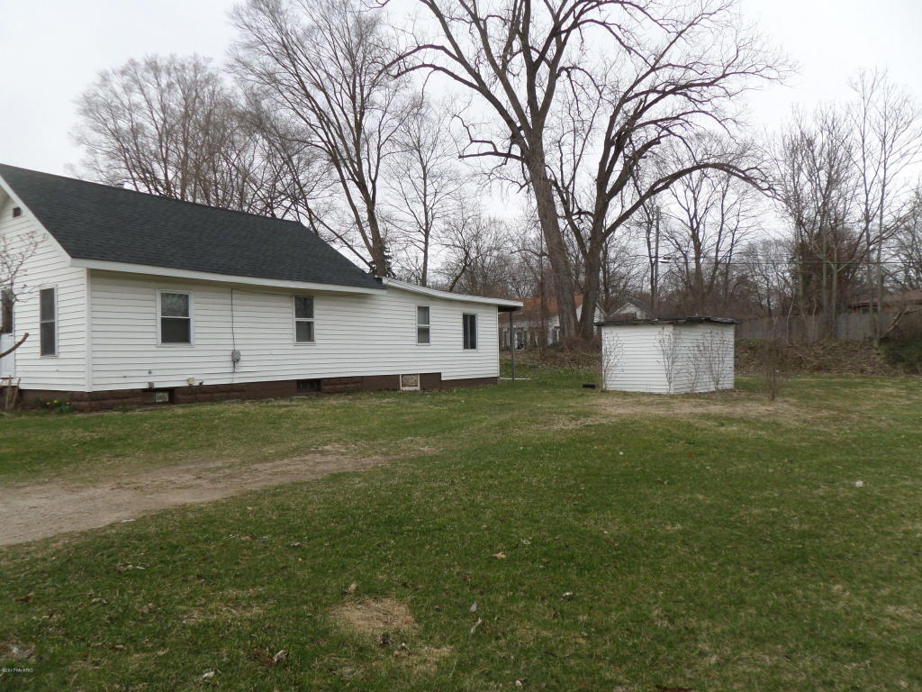 112 W Smith St, Buchanan, MI 49107 photo 10