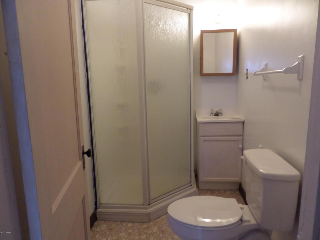 112 W Smith St, Buchanan, MI 49107 photo 7