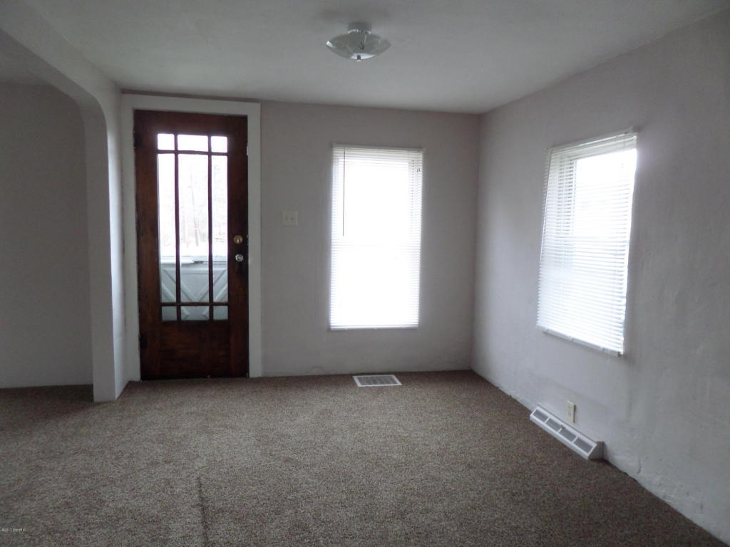 112 W Smith St, Buchanan, MI 49107 photo 3