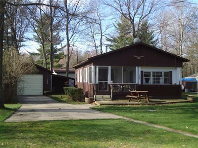 8700 E 16th, White Cloud, MI 49349 photo 1