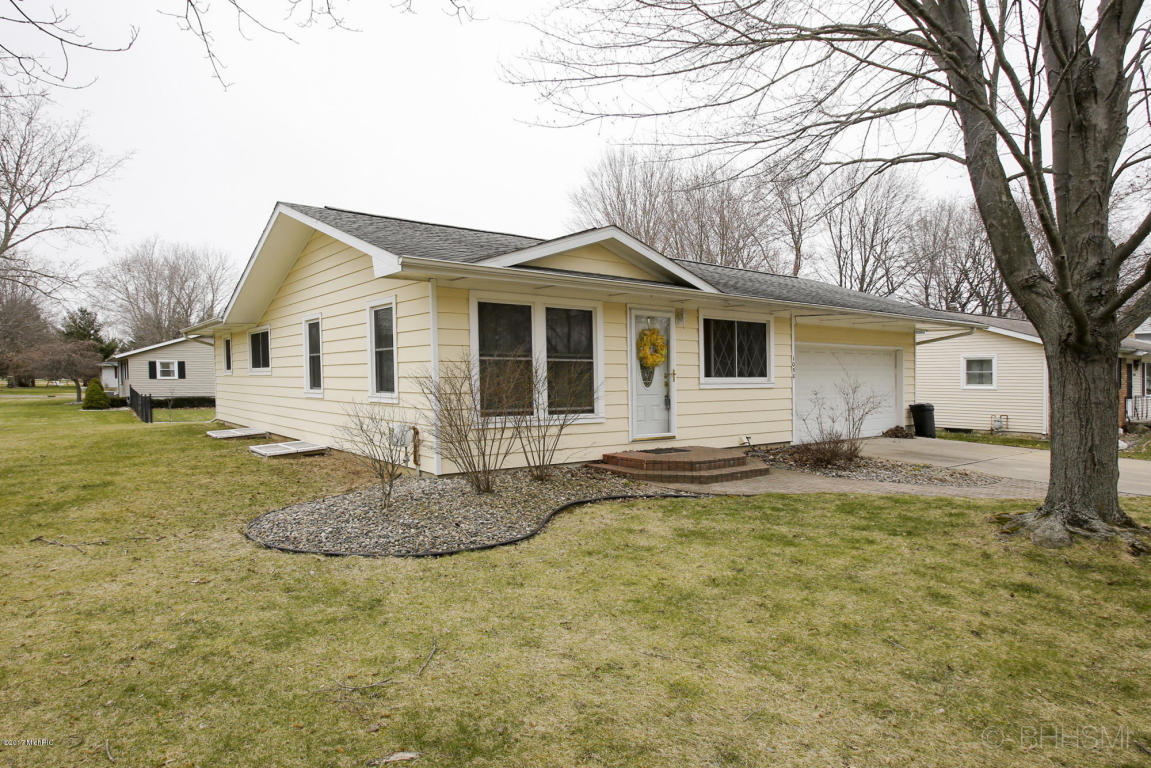 1050 Lowe Dr, Marshall, MI 49068 photo 1