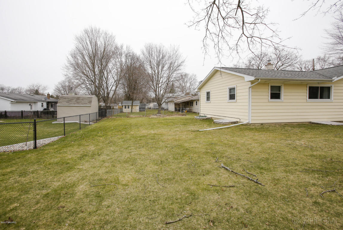 1050 Lowe Dr, Marshall, MI 49068 photo 19
