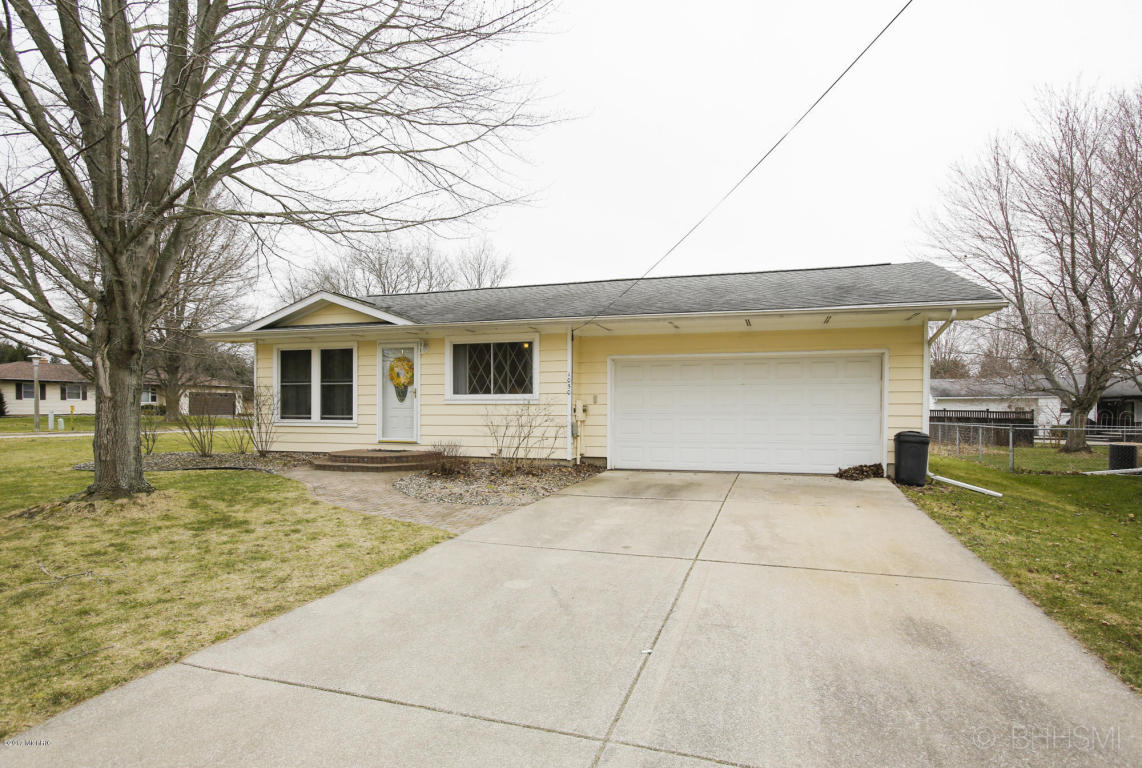 1050 Lowe Dr, Marshall, MI 49068 photo 2