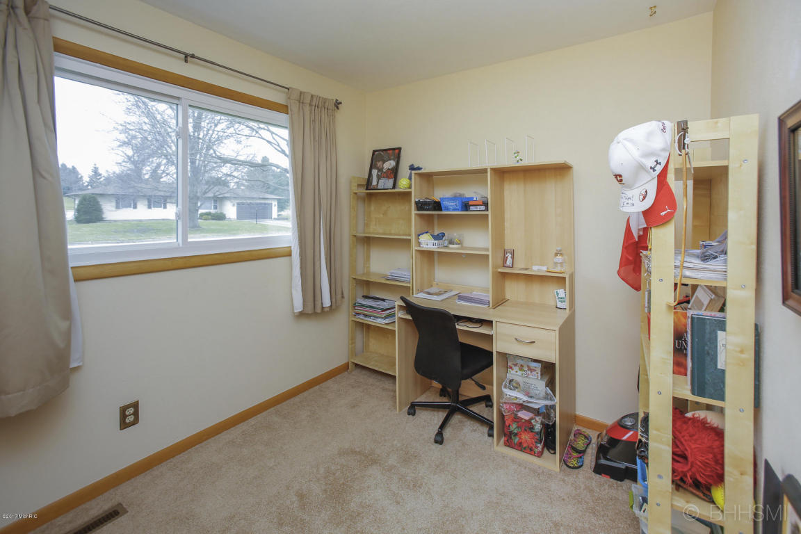 1050 Lowe Dr, Marshall, MI 49068 photo 11