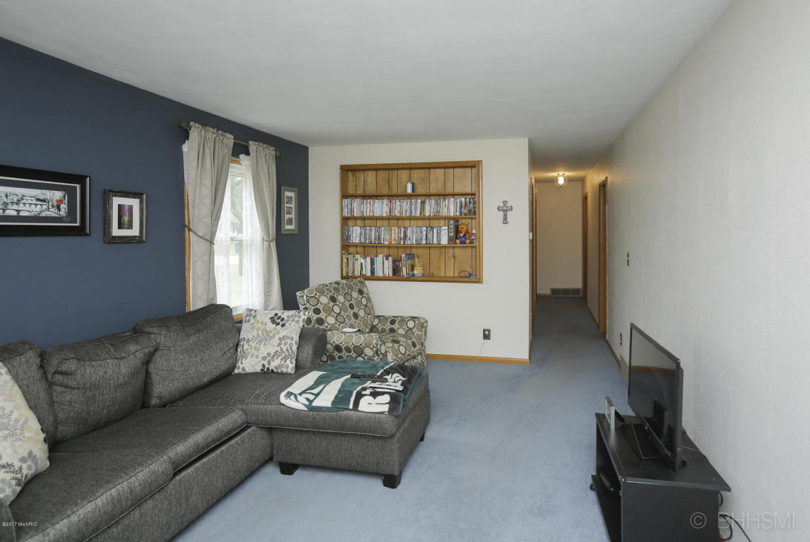 1050 Lowe Dr, Marshall, MI 49068 photo 3
