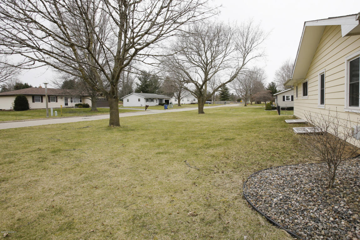 1050 Lowe Dr, Marshall, MI 49068 photo 18