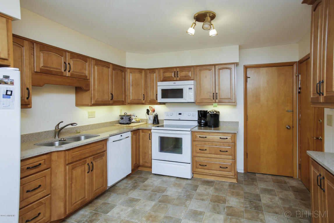 1050 Lowe Dr, Marshall, MI 49068 photo 6