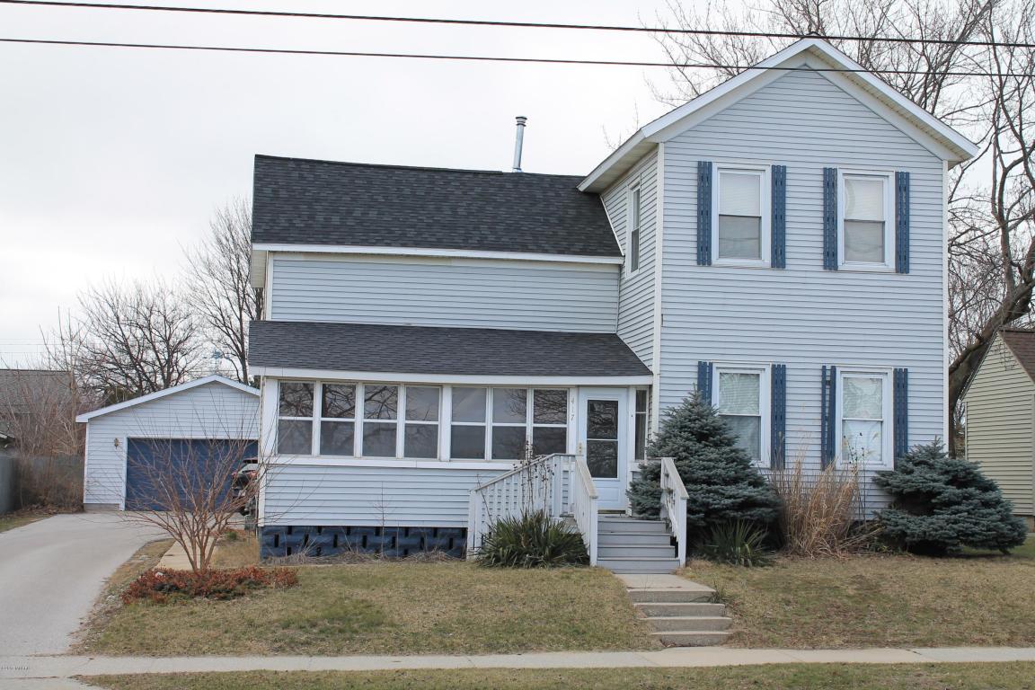 417 Pine St, Spring Lake, MI 49456 photo 1