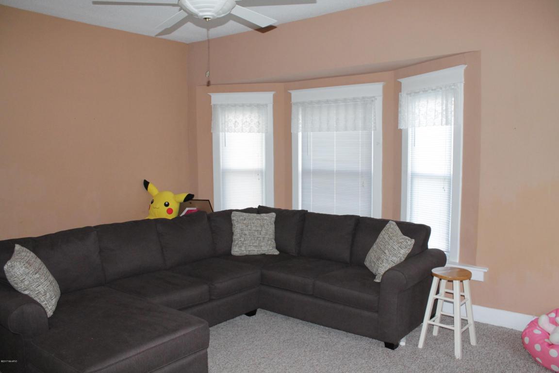 417 Pine St, Spring Lake, MI 49456 photo 5