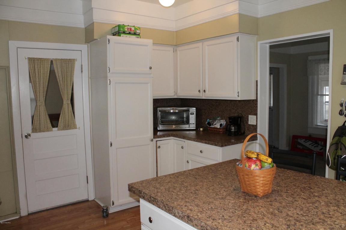 417 Pine St, Spring Lake, MI 49456 photo 4