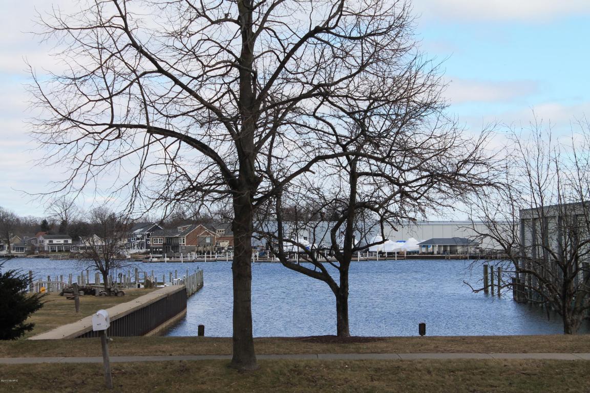 417 Pine St, Spring Lake, MI 49456 photo 2