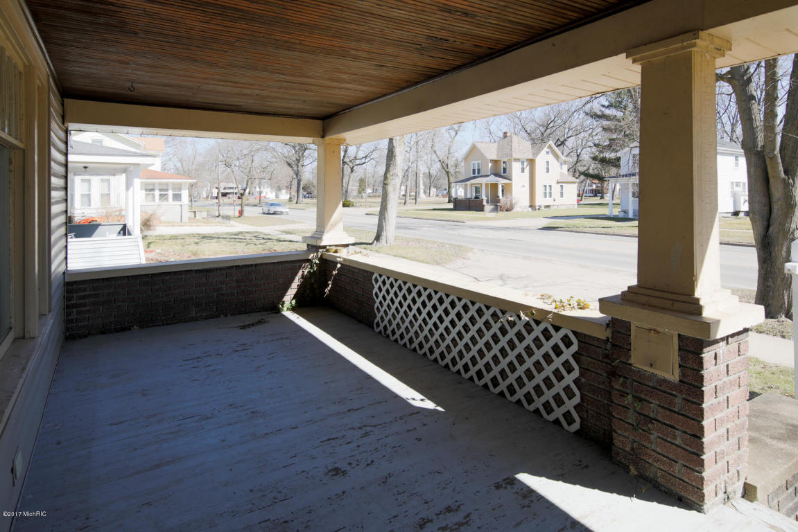 616 N Main St, Three Rivers, MI 49093 photo 3