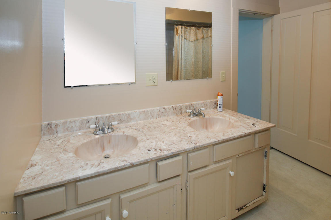 616 N Main St, Three Rivers, MI 49093 photo 13