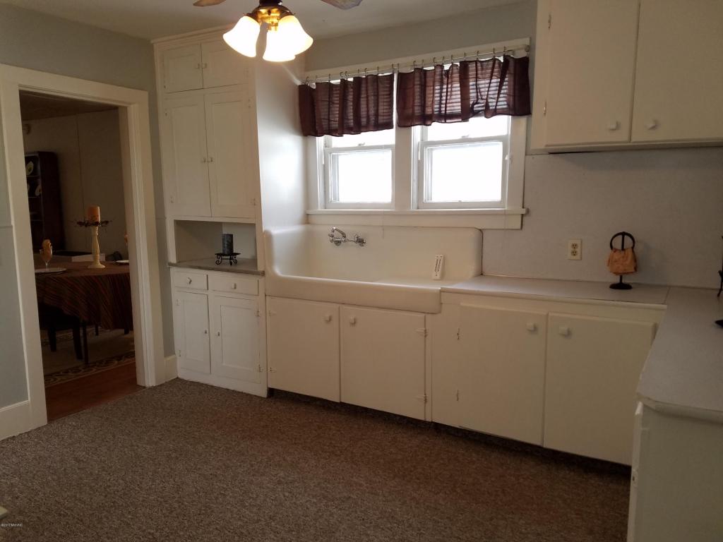 316 E Colby St, Whitehall, MI 49461 photo 4