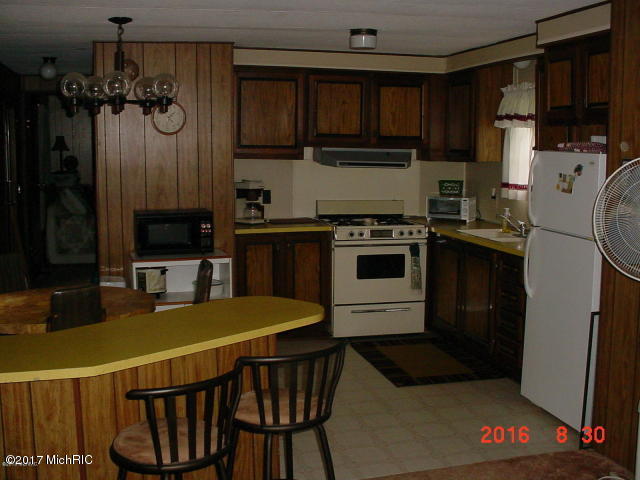 9686 Riverbend Dr, Evart, MI 49631 photo 5