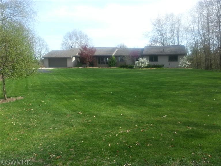 500 Vine St, Stanton, MI 48888 photo 1