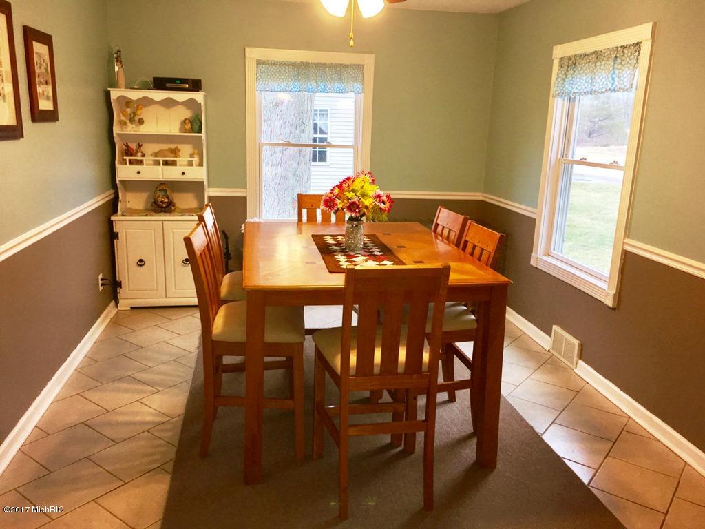 105 N Front St, Grant, MI 49327 photo 9