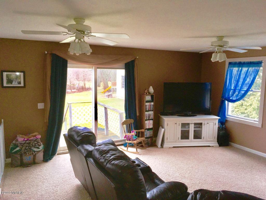 105 N Front St, Grant, MI 49327 photo 10