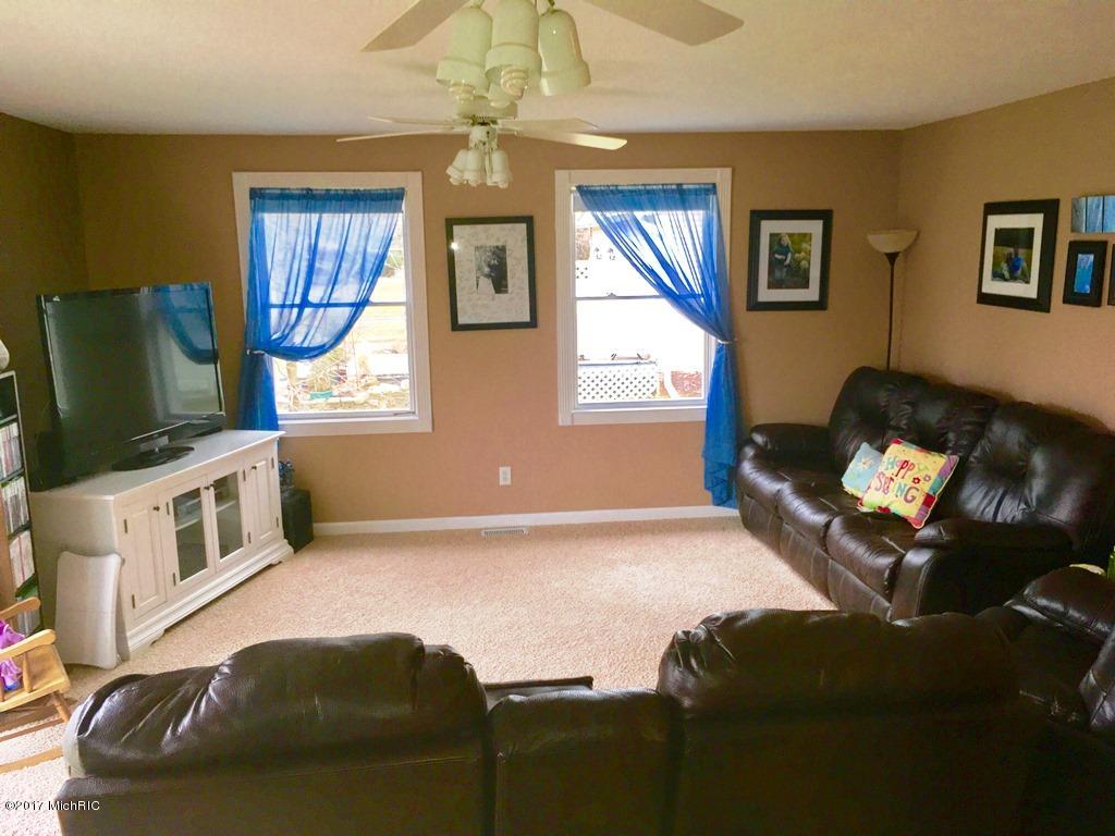 105 N Front St, Grant, MI 49327 photo 12