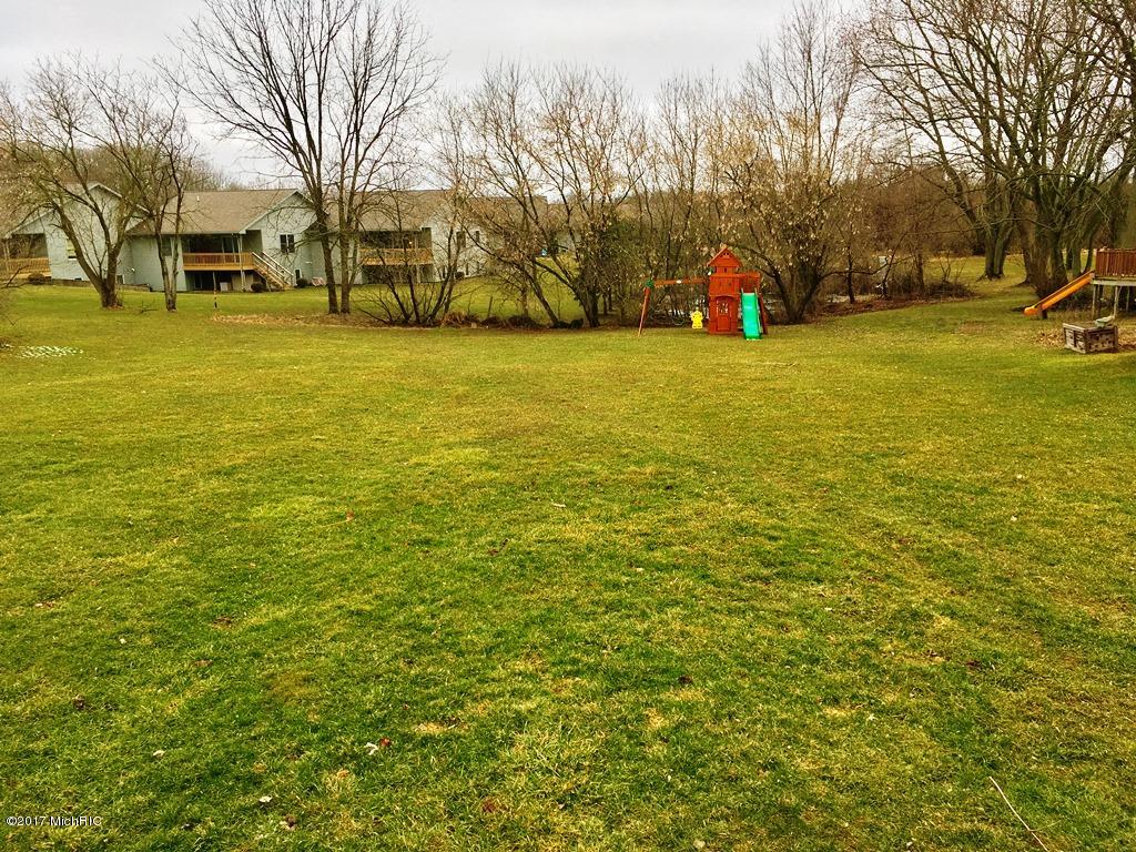 105 N Front St, Grant, MI 49327 photo 31