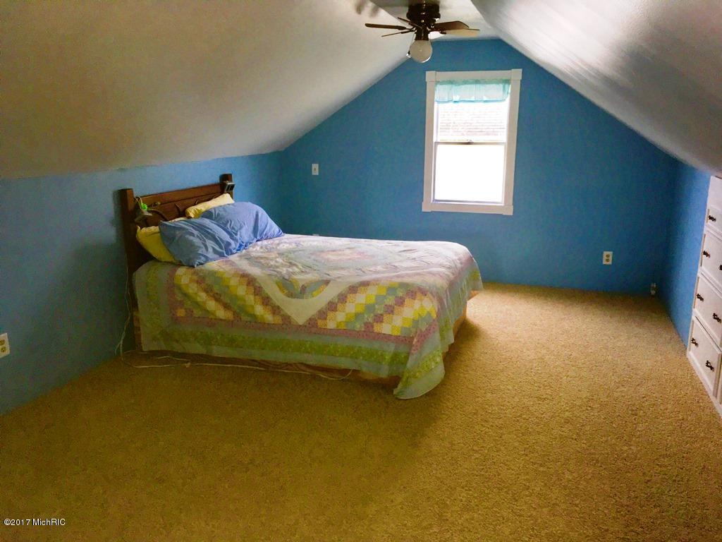 105 N Front St, Grant, MI 49327 photo 25