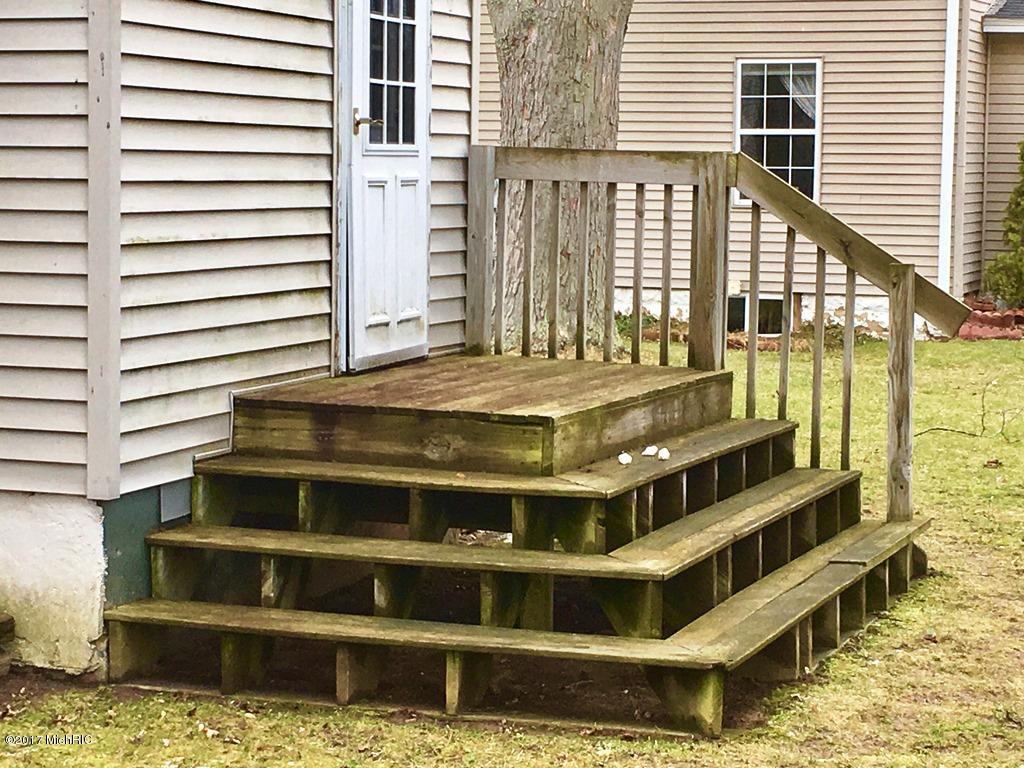 105 N Front St, Grant, MI 49327 photo 33