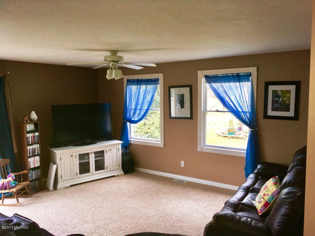 105 N Front St, Grant, MI 49327 photo 11
