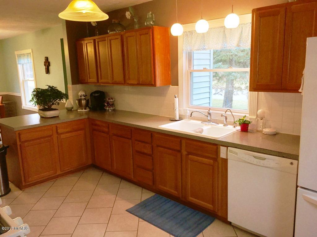 105 N Front St, Grant, MI 49327 photo 5